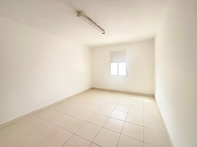 معسكر عمال واسع يحتوي على 57 غرفة للإيجار