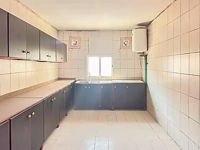 معسكر عمال واسع يحتوي على 57 غرفة للإيجار