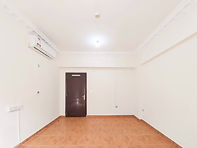 شقة 3 غرف نوم غير مفروشة للإيجار