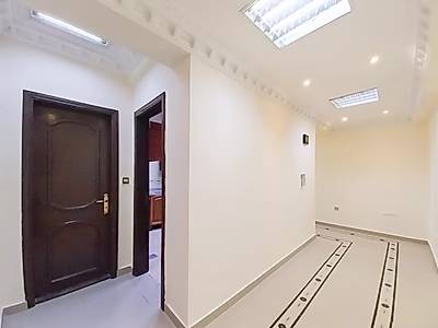 شقة 3 غرف نوم غير مفروشة للإيجار