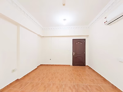 شقة 3 غرف نوم غير مفروشة للإيجار