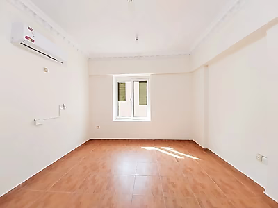 شقة 3 غرف نوم غير مفروشة للإيجار