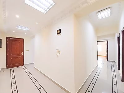 شقة 3 غرف نوم غير مفروشة للإيجار