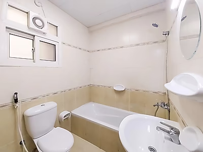 شقة 3 غرف نوم غير مفروشة للإيجار