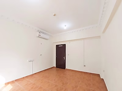 شقة 3 غرف نوم غير مفروشة للإيجار