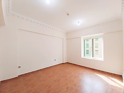 شقة 3 غرف نوم غير مفروشة للإيجار
