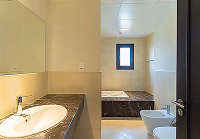 LUXURIOUS 2 BEDROOM APARTMENT WITH DIRECT MARINA VIEW | PORTO