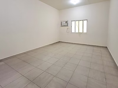 للبيع: معسكر عمال يتكون من 42 غرفة و 3 مستودعات في منطقة صناعية متميزة