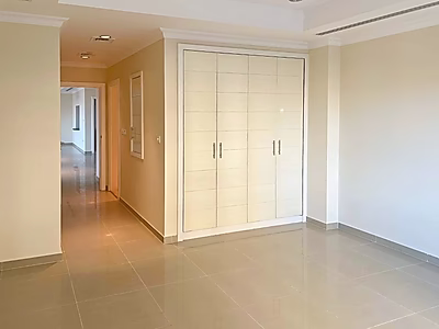 Hot Deal 2-Bedroom Apartment in Porto Arabia - With title Deed