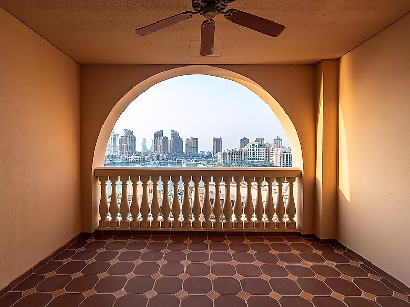 1BHK  WITH BREATHTAKING MARINA VIEW - Photo 2