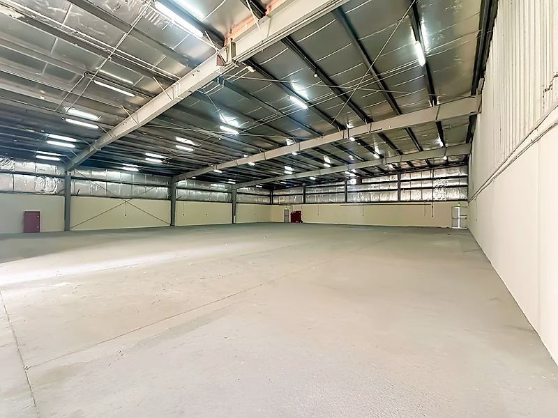 مستودع بمساحة 1000 متر مربع مع مكاتب في منطقة صناعية - Photo 5