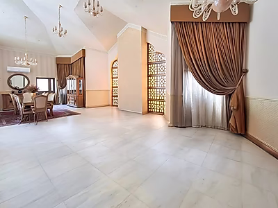 فيلا مستقلة واسعة شبه مفروشة للإيجار في الدحيل