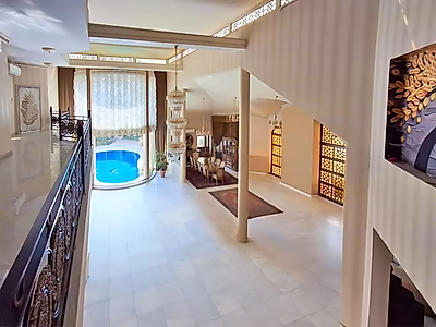 فيلا مستقلة واسعة شبه مفروشة للإيجار في الدحيل