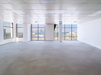 مساحة مكتبية مميزة 95 متر مربع في الكورنيش – تطل على البحر