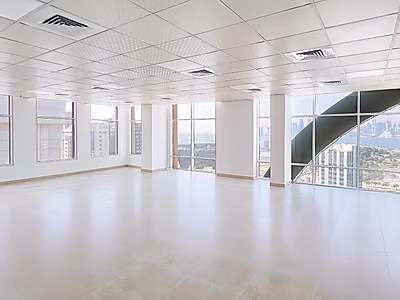 مساحة مكتبية مميزة 95 متر مربع في الكورنيش – تطل على البحر