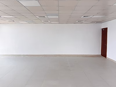 مساحة مكتبية مميزة 95 متر مربع في الكورنيش – تطل على البحر