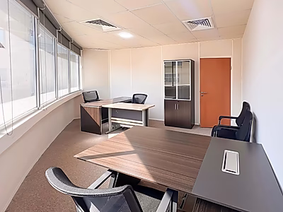 مكتب مفروش بالكامل بمساحة 12 متر مربع | الكورنيش