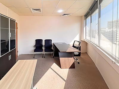 مكتب مفروش بالكامل بمساحة 12 متر مربع | الكورنيش