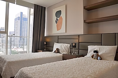 شقة مفروشة مكونة من غرفتي نوم + غرفة خادمة في منطقة المارينا | لوسيل