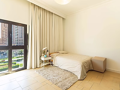 بنتهاوس فاخر من 5 غرف نوم مع تراس على السطح وإطلالات خلابة في قناة كارتييه