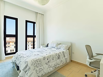 بنتهاوس فاخر من 5 غرف نوم مع تراس على السطح وإطلالات خلابة في قناة كارتييه