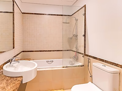 بنتهاوس فاخر من 5 غرف نوم مع تراس على السطح وإطلالات خلابة في قناة كارتييه