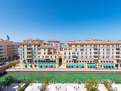 بنتهاوس فاخر من 5 غرف نوم مع تراس على السطح وإطلالات خلابة في قناة كارتييه