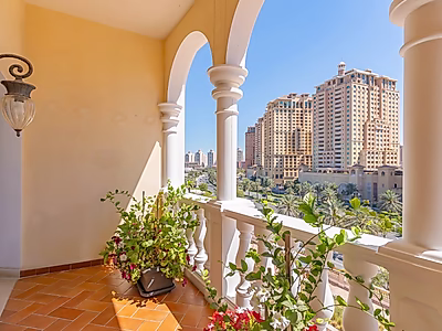 بنتهاوس فاخر من 5 غرف نوم مع تراس على السطح وإطلالات خلابة في قناة كارتييه