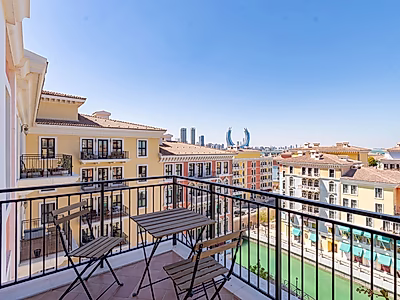 بنتهاوس فاخر من 5 غرف نوم مع تراس على السطح وإطلالات خلابة في قناة كارتييه