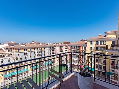 بنتهاوس فاخر من 5 غرف نوم مع تراس على السطح وإطلالات خلابة في قناة كارتييه