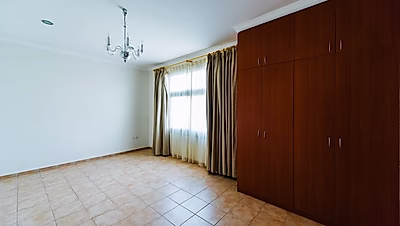 فيلا شبه مفروشة 3 غرف نوم + غرفة خادمة | عين خالد