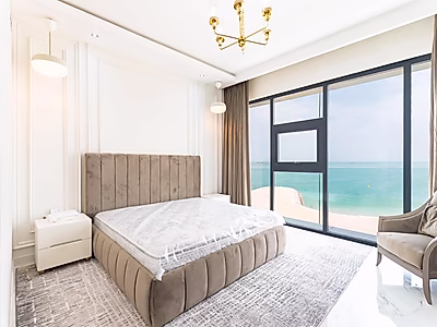 شقة فاخرة للإيجار – غرفتين نوم مع شرفة وتراس | إطلالة مباشرة وكاملة على البحر