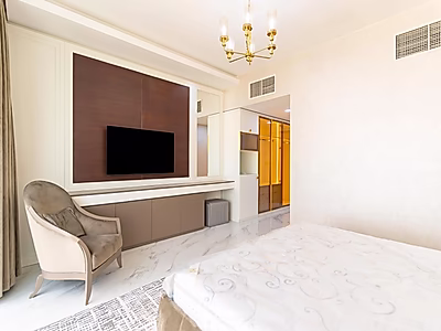 شقة فاخرة للإيجار – غرفتين نوم مع شرفة وتراس | إطلالة مباشرة وكاملة على البحر