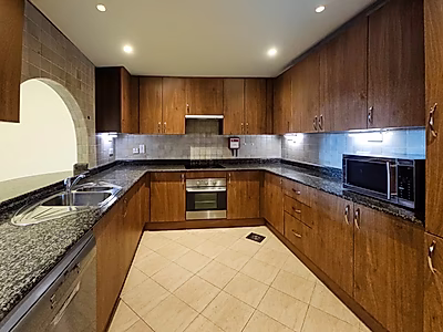 BILLS INCLUDED!! ONE MONTH FREE!! 1 Bedroom Apartment for Rent in Porto Arabia