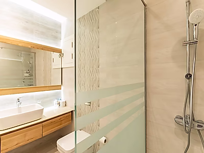 راحة معيشية حديثة في قلب السد – شقة غرفة وصالة في برج بن الشيخ