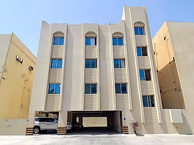 صفقة ممتازة | مبنى سكني للبيع | مدينة خليفة