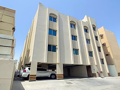 صفقة ممتازة | مبنى سكني للبيع | مدينة خليفة