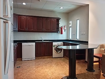 شقة مفروشة من غرفتي نوم في مجمع سكني في الدوحة | شامل الفواتير