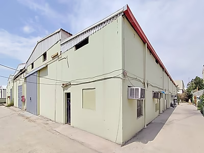 مستودع مع طابق نصفي ومكاتب للإيجار في المنطقة الصناعية القديمة - 1200 متر مربع