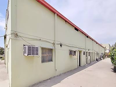 مستودع مع طابق نصفي ومكاتب للإيجار في المنطقة الصناعية القديمة - 1200 متر مربع