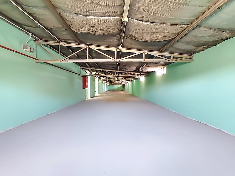Small Warehouse With Mezzanine For Rent in Old Industrial Area - 1,000 m2 - Photo 2