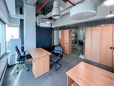 مكتب مجهز بالكامل بمساحة 200 متر مربع في بن محمود– موقع مميز