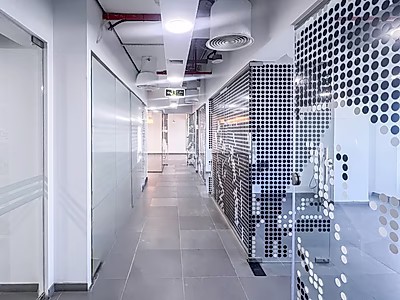 مكتب مجهز بالكامل بمساحة 200 متر مربع في بن محمود– موقع مميز