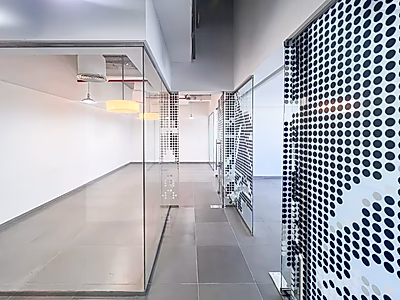 مكتب مجهز بالكامل بمساحة 200 متر مربع في بن محمود– موقع مميز