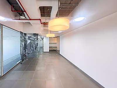 مكتب مجهز بالكامل بمساحة 200 متر مربع في بن محمود– موقع مميز