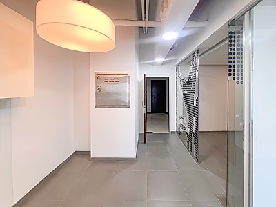 مكتب مجهز بالكامل بمساحة 200 متر مربع في بن محمود– موقع مميز