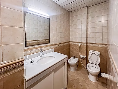 مكتب مجهز بالكامل بمساحة 200 متر مربع في بن محمود– موقع مميز