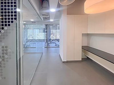 مكتب مجهز بالكامل بمساحة 200 متر مربع في بن محمود– موقع مميز