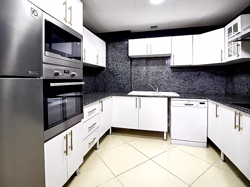 Radiant 2BR Furnished Apartment in West Bay - Photo 8