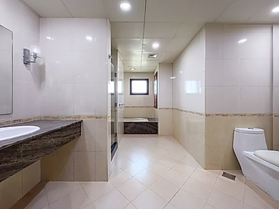 SPACIOUS 2-BEDROOM APARTMENT IN PORTO